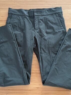 Athleta Wander Stash Skinny Pant Color = Peat Like New EUC